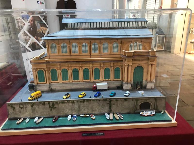 Uno stand dedicato alla “Livorno in miniatura” al Mercato Centrale